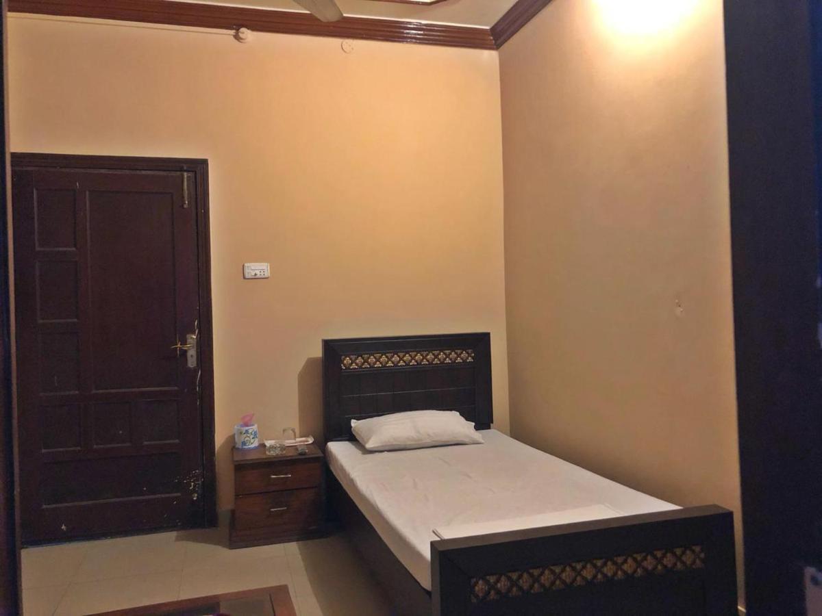 Babar House Hotel Faisalabad Exterior foto
