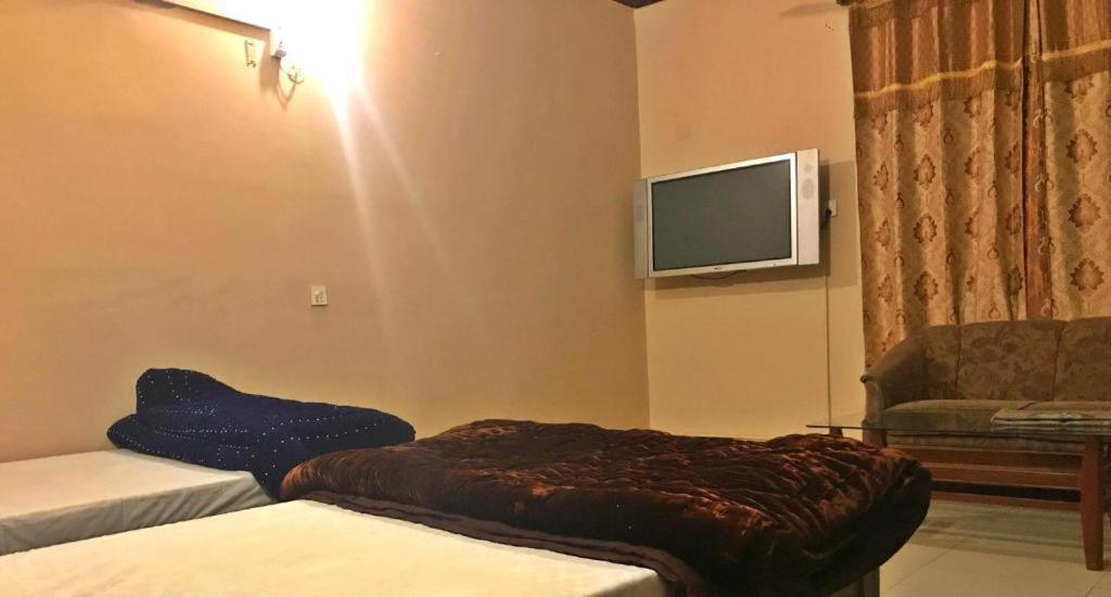 Babar House Hotel Faisalabad Exterior foto