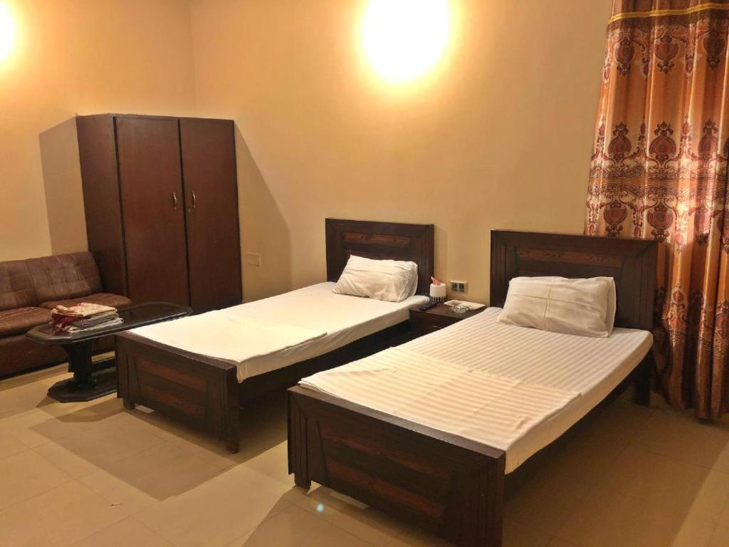Babar House Hotel Faisalabad Exterior foto
