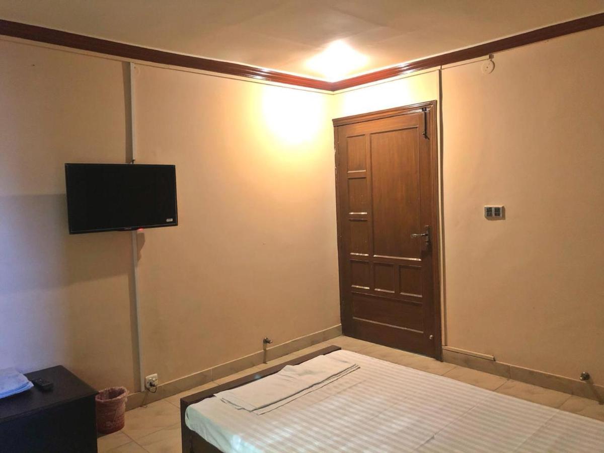 Babar House Hotel Faisalabad Exterior foto