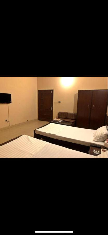 Babar House Hotel Faisalabad Exterior foto